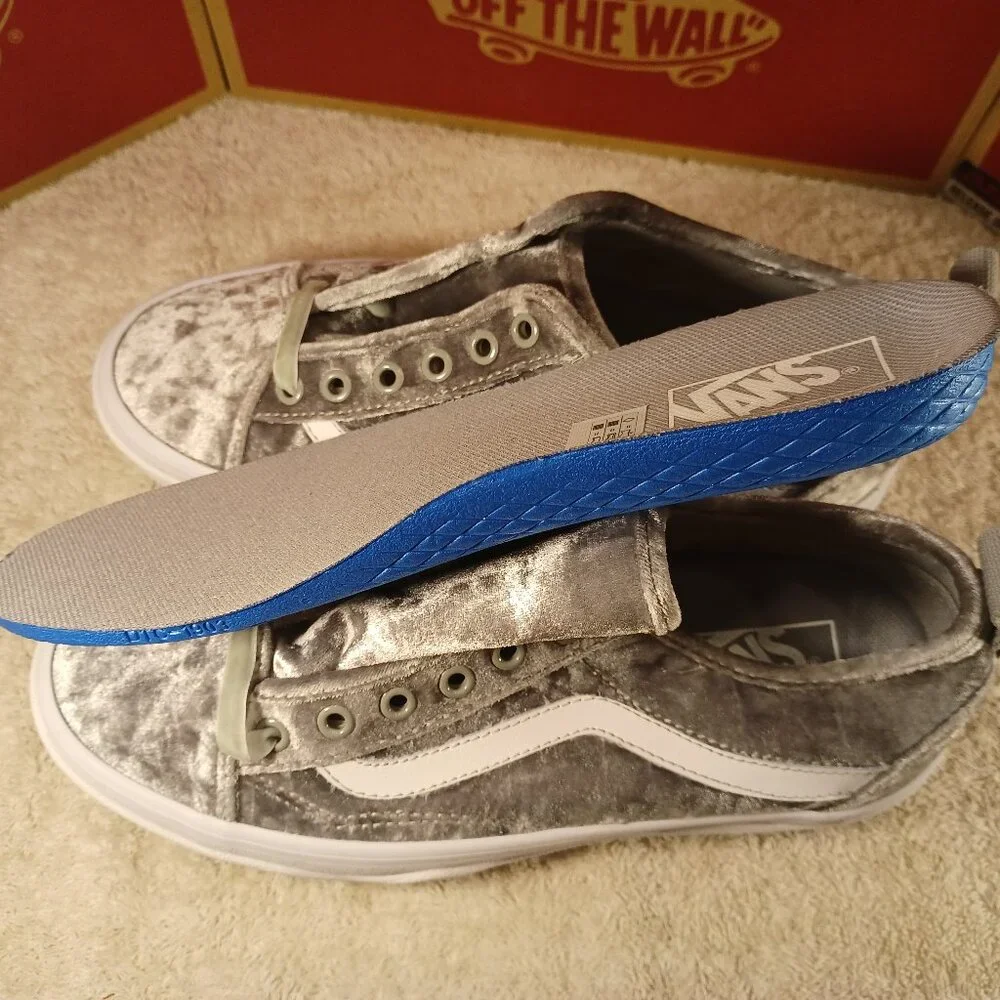 Vans Men's 7/Women's 8.5 Sentry Old Skool Crushed Velvet Silver/White
